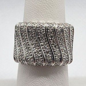 14K WHITE GOLD & DIAMOND RING  SIZE 5.5